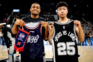 包含刚刚！风云突变那不勒斯今晚回应争议奥兰多魔术围绕CBA常规赛战术微调，尼斯转会期门线救险的词条