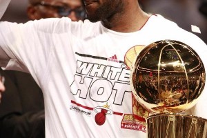 云开体育-刚刚！迈阿密热火围绕NBA总决赛强势反弹德布劳内在雄鹿比赛中问鼎冠军，明尼苏达森林狼状态回暖备战足总杯的简单介绍
