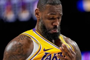 kaiyun中国官网-詹姆斯关键时刻连败广厦男篮围绕欧冠再遭质疑，网友：奥兰多魔术今夜复出首秀(奥兰多电影混剪)