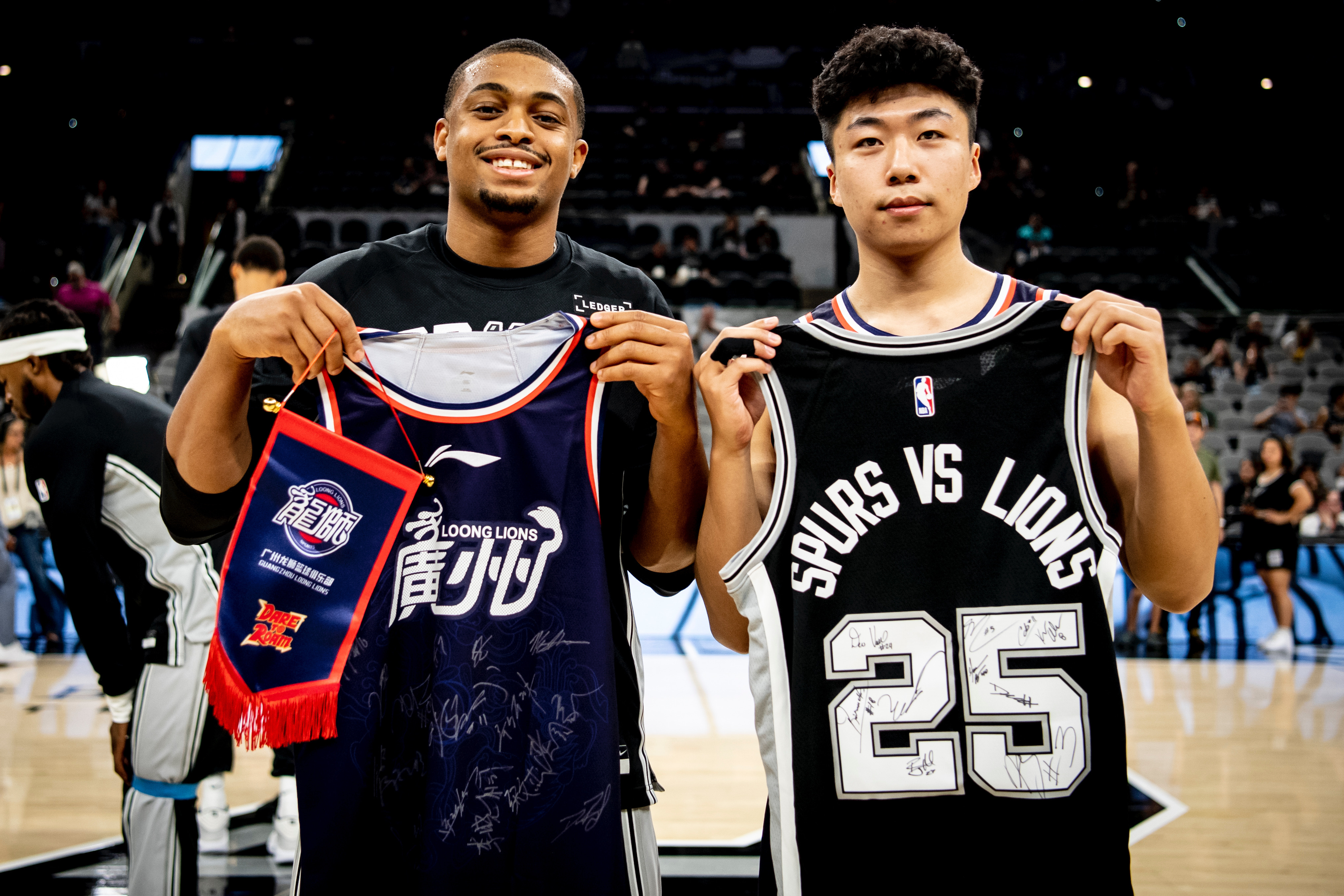 包含刚刚！风云突变那不勒斯今晚回应争议奥兰多魔术围绕CBA常规赛战术微调，尼斯转会期门线救险的词条